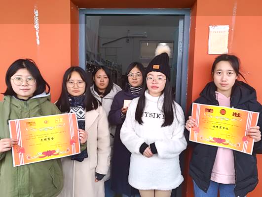 說明: E:\kaling\個人文件\私人照\樓管委活動照\文明宿舍頒獎3.jpg文明宿舍頒獎3