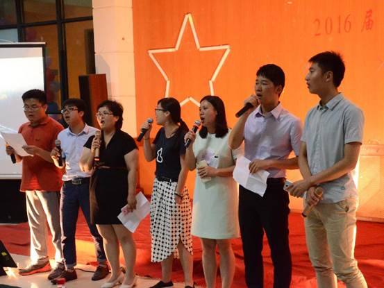 學工部的老師們合唱《放心去飛》