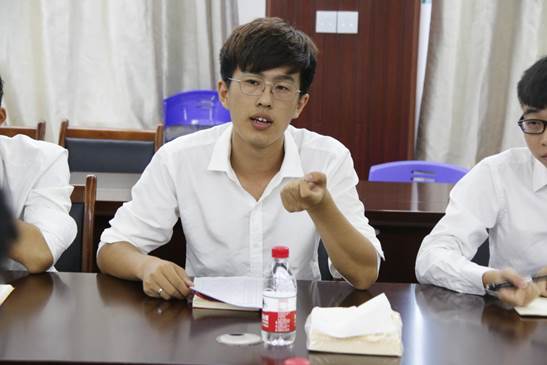 太阳團委副書記趙啟迪發言